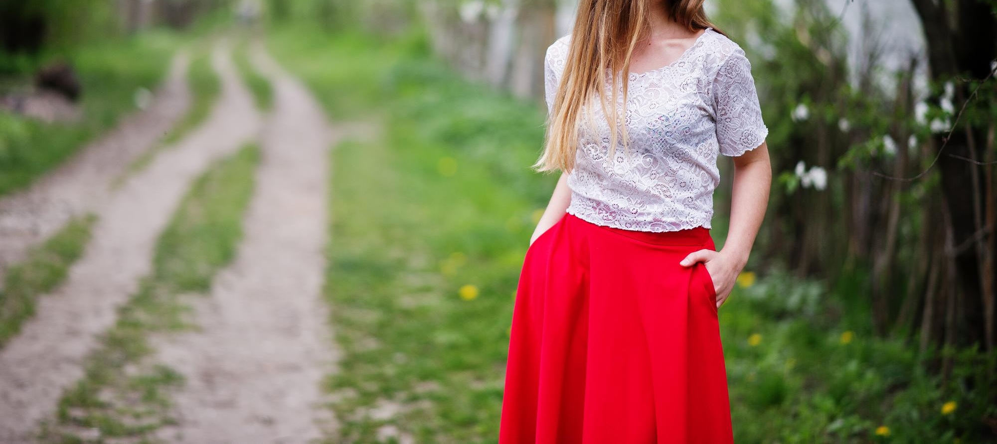 ست لباس زنانه عید دامن قرمز با بلوز سفید